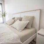 Spacious Terrace With Free Private Parking *