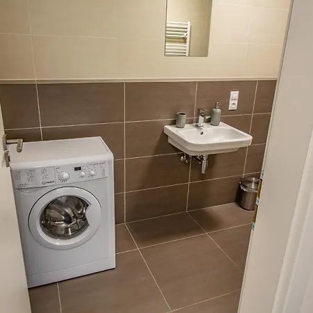 Spacious Terrace With Free Private Parking Lejlighed Prag