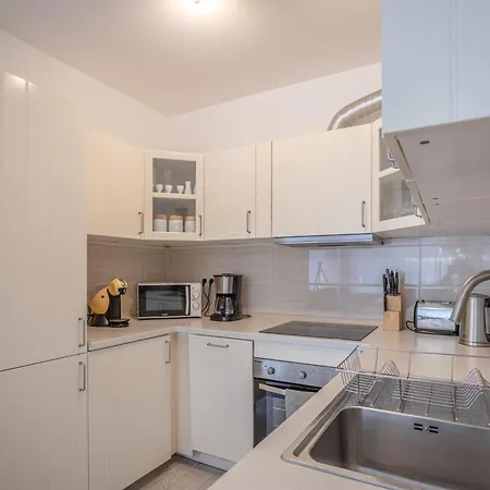 Lejlighed Spacious Terrace With Free Private Parking