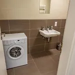 Spacious Terrace With Free Private Parking דירה פראג