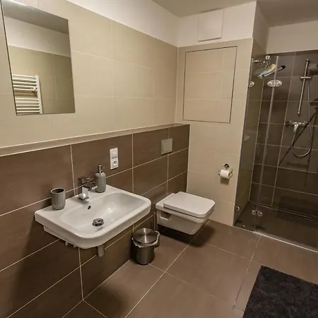 Apartment Spacious Terrace With Free Private Parking