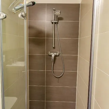 Spacious Terrace With Free Private Parking Prague