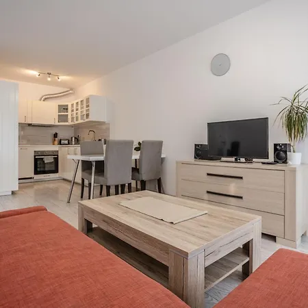 Spacious Terrace With Free Private Parking *