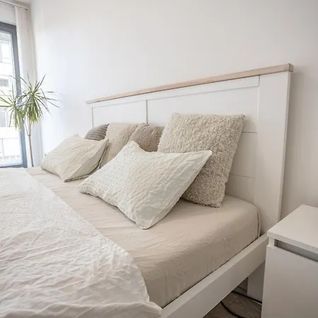 Spacious Terrace With Free Private Parking *