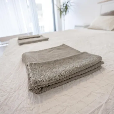 Spacious Terrace With Free Private Parking Apartment *