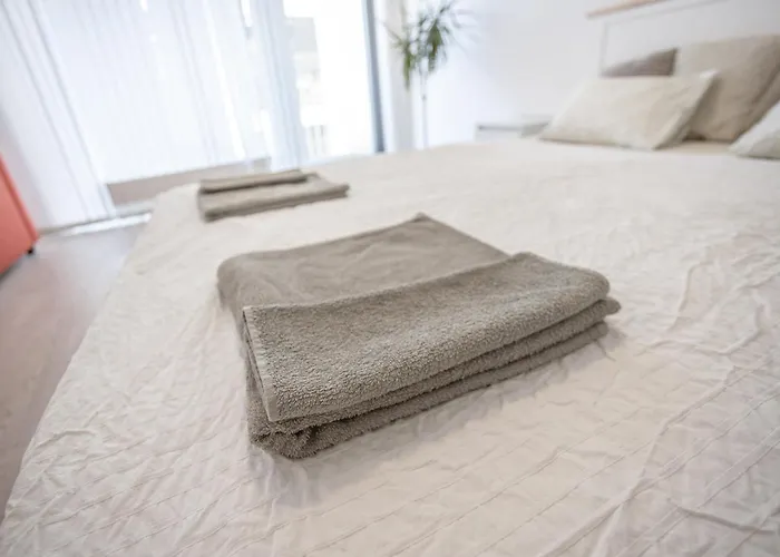 Spacious Terrace With Free Private Parking Lejlighed *