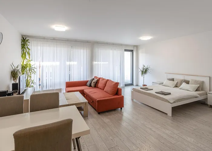 Spacious Terrace With Free Private Parking Lejlighed