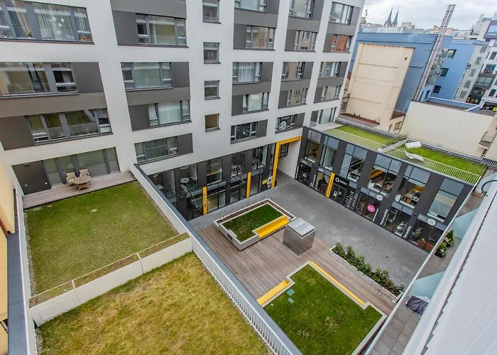 Spacious Terrace With Free Private Parking Appartement